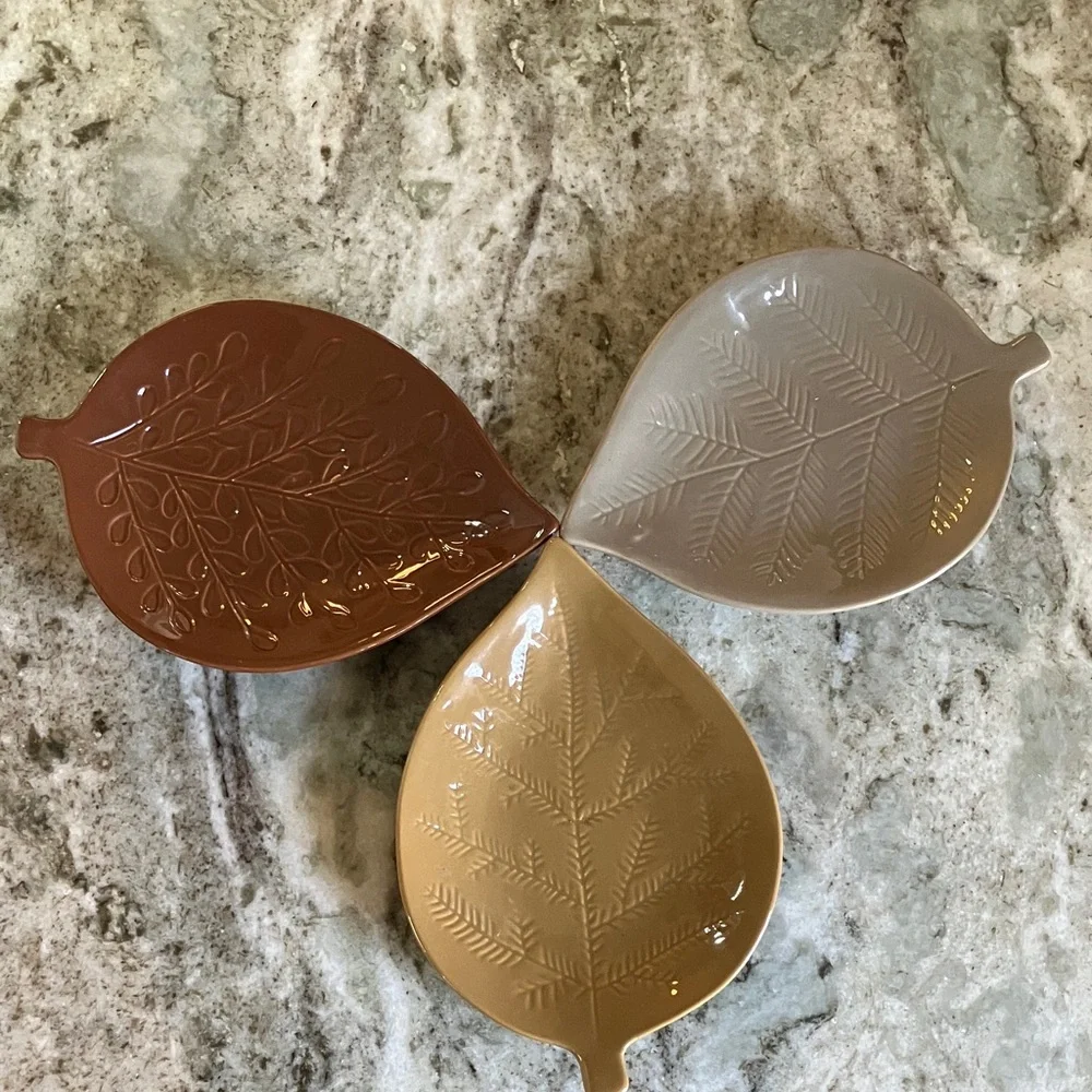 Crate & Barrel Autunno Appetizer Plates--Leaf Shaped Set of 3